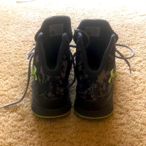 Basketball shoes